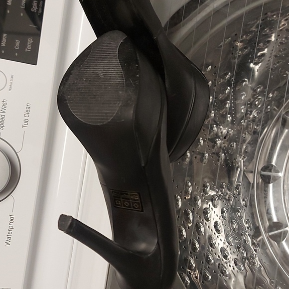 Black Platform Pumps - Picture 7 of 7